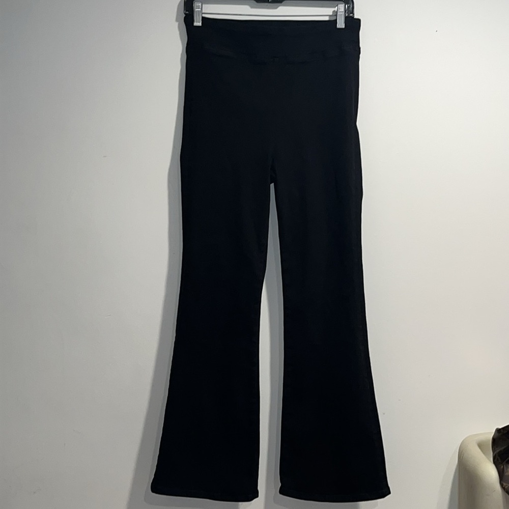 FRAME Jetset Mini Crop Boot in Sheen Noir see size chart for details